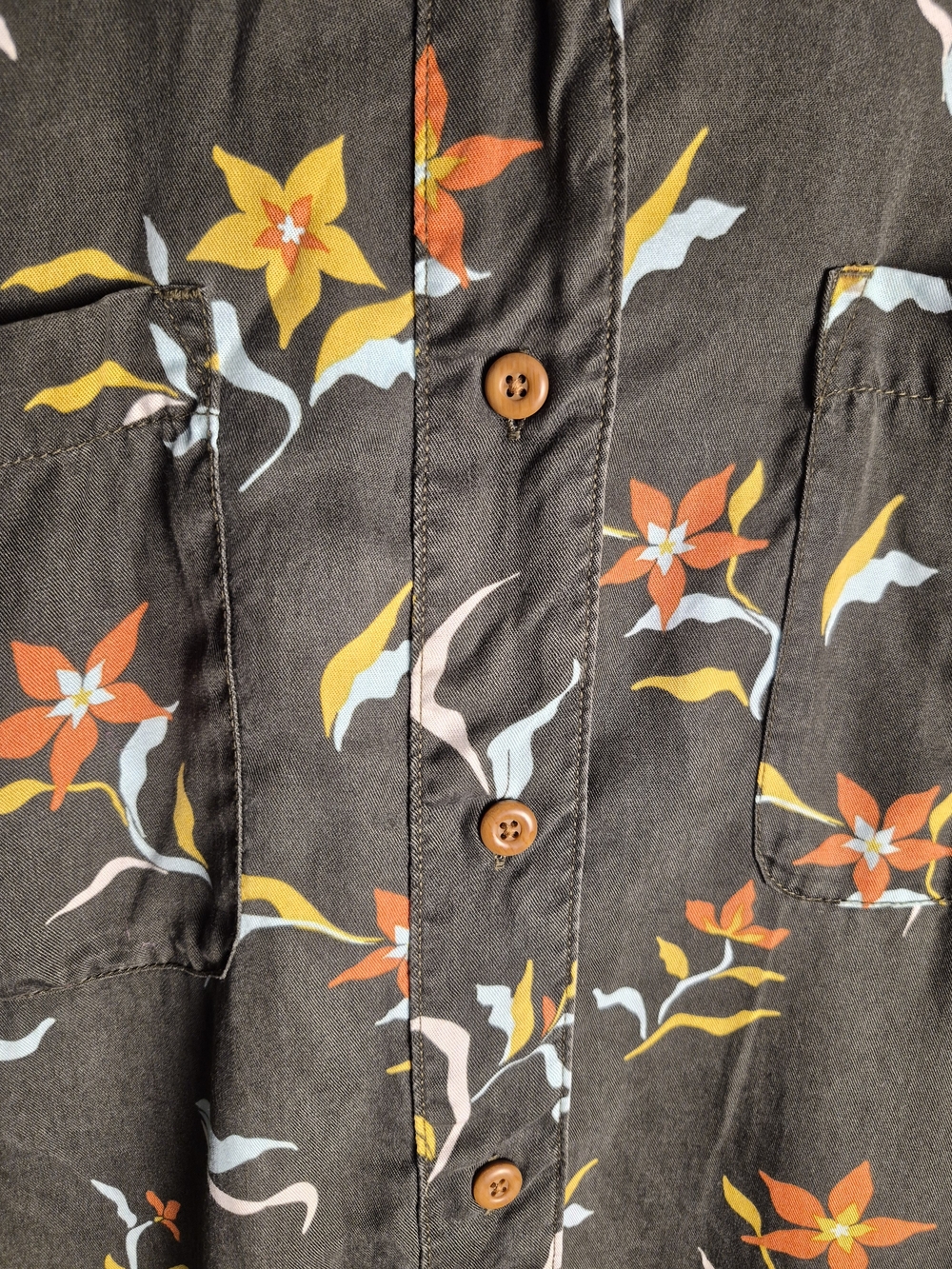 Duluth Trading Co Dark Green Floral Short-Sleeve Button-Down Shirt - Picture 2 of 4